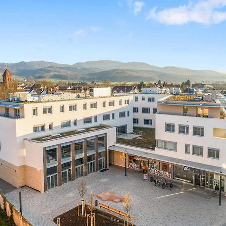 Empire Living: Denzlingen Marktplatz Bagian luar foto
