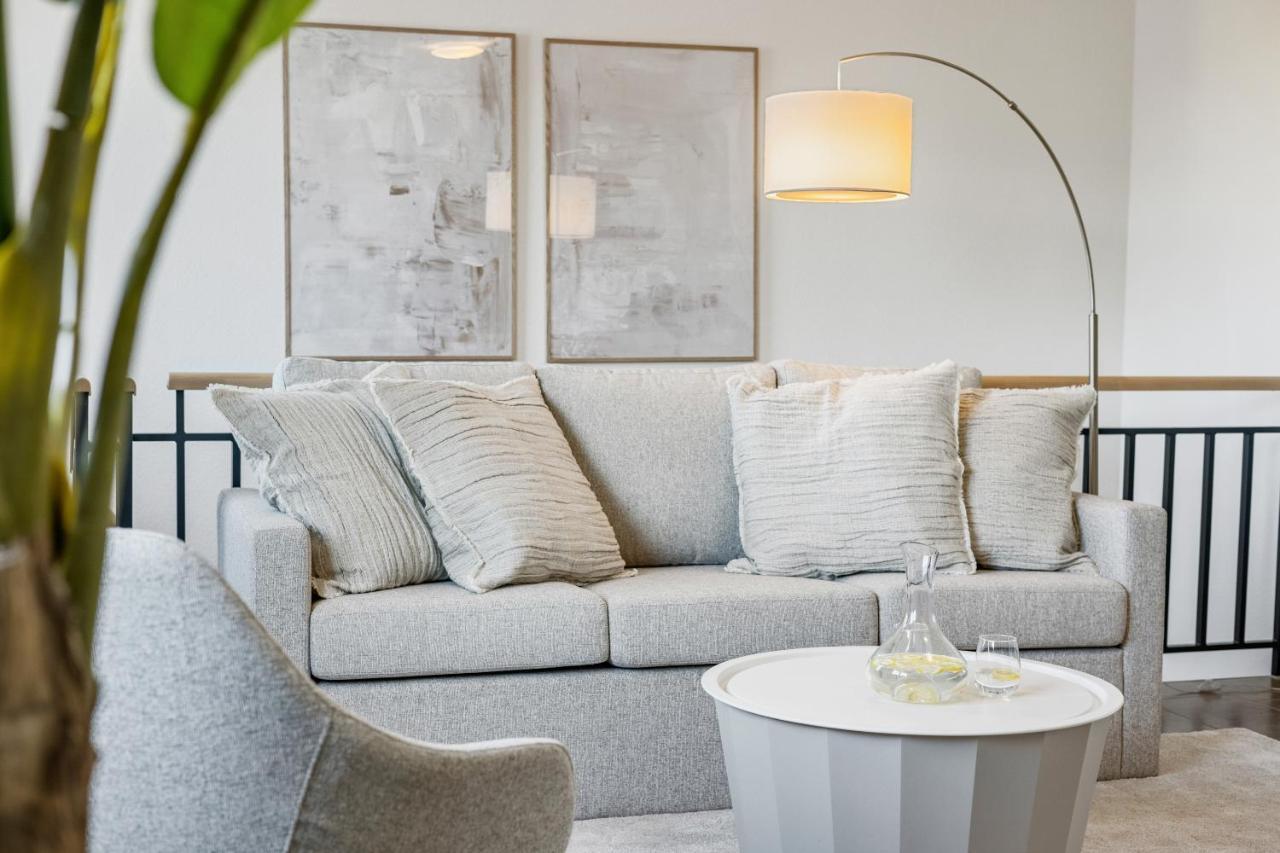 Empire Living: Denzlingen Marktplatz Bagian luar foto