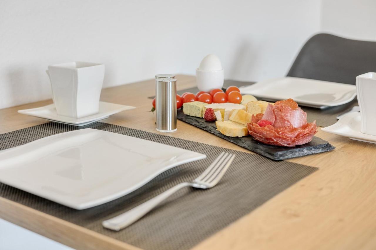 Empire Living: Denzlingen Marktplatz Bagian luar foto