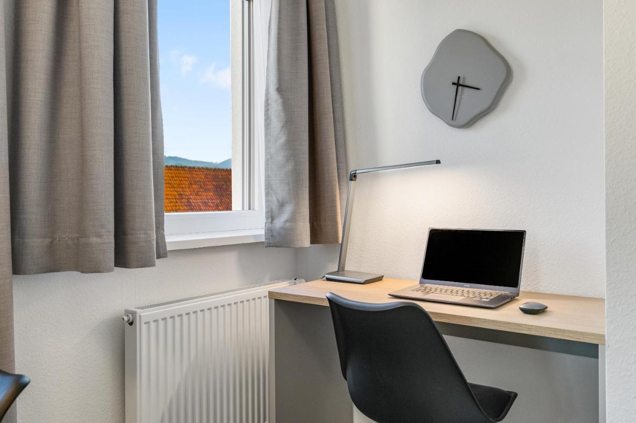 Empire Living: Denzlingen Marktplatz Bagian luar foto