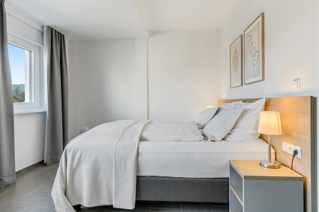 Empire Living: Denzlingen Marktplatz Bagian luar foto